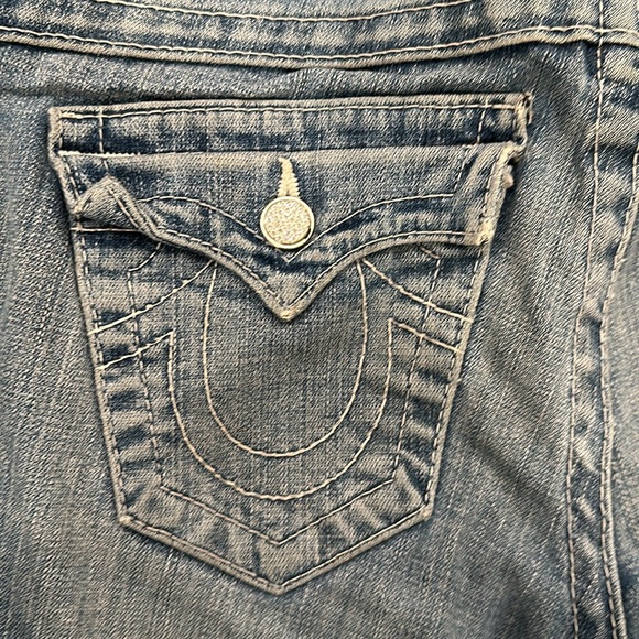TRUE RELIGION ✨ Skinny Jeans Light Wash Distressed Jeweled Rivets Size 26 - Picture 7 of 10
